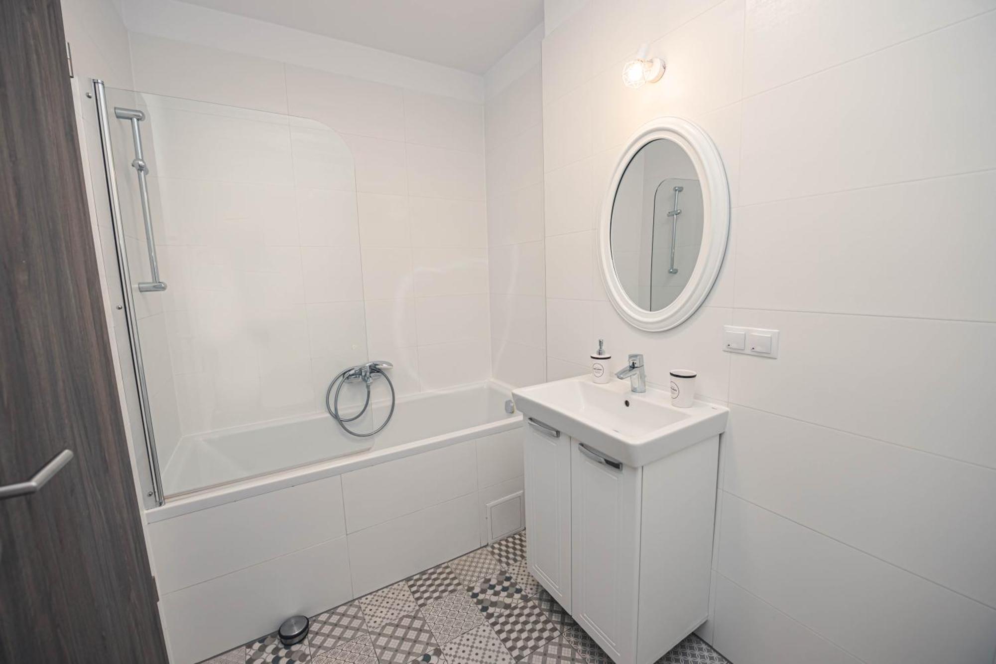 White Mood Apartment 2 Брашов Экстерьер фото